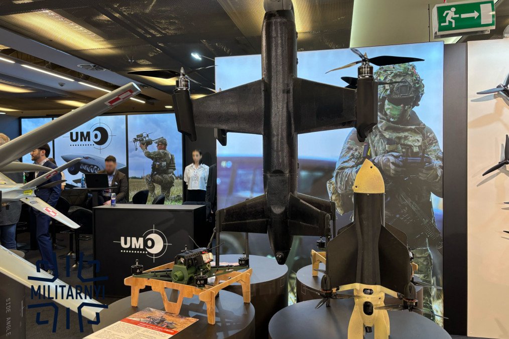 Bumblebee and Vertex interceptor drones at the Defence24 Days exhibition. (Source: Militarnyi)