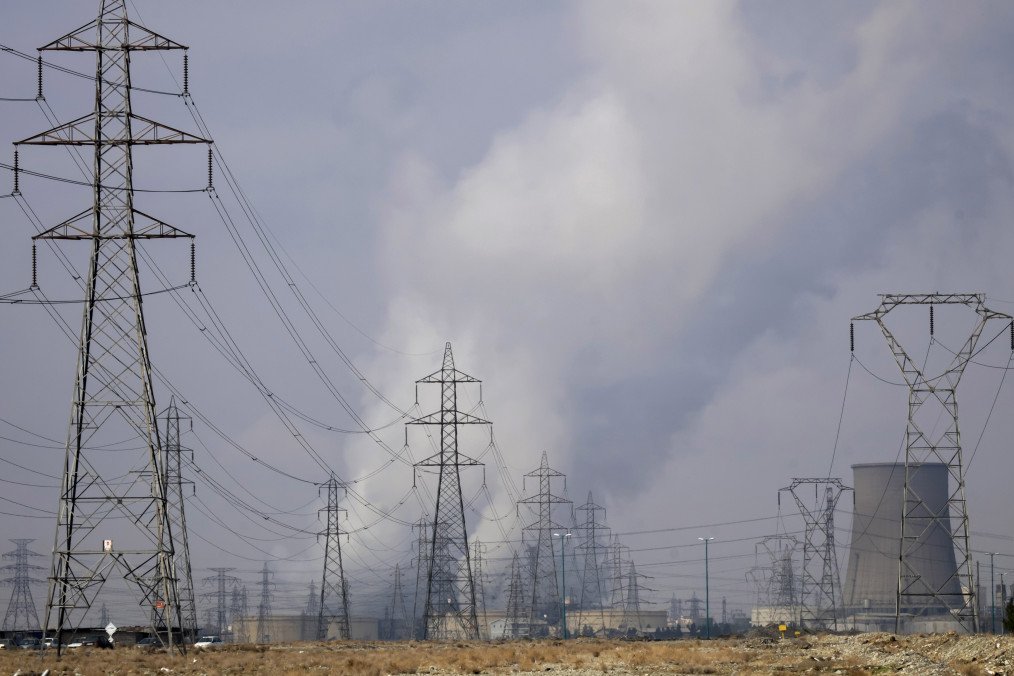 Thermal power station and electricity transmission towers in Malard near Tehran, Iran. (Source: Getty Images) Thermal power station and electricity transmission towers in Malard near Tehran, Iran. (Source: Getty Images)