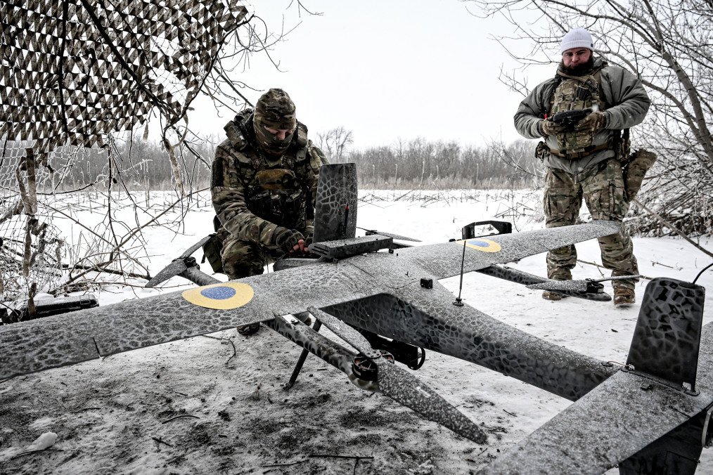 Soldiers from a UAS crew in the Zaporizhzhia region assemble a Ukrainian GARA drone before a combat mission in the Pokrovsky direction, Donetsk region, Ukraine, on January 23, 2026. (Source: Getty Images)
