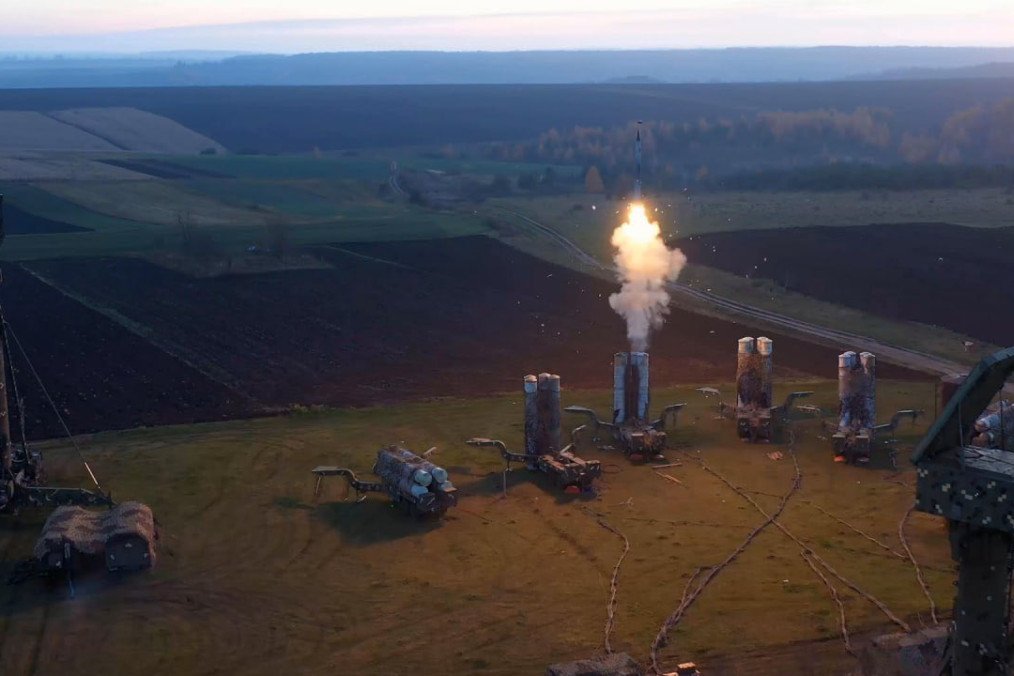 Ukrainian S-300 position fires a missile during the Russian invasion of Ukraine, Autumn 2024. (Source: West Air Command of the Armed Forces of Ukraine) Ukrainian S-300 position fires a missile during the Russian invasion of Ukraine, Autumn 2024. (Source: West Air Command of the Armed Forces of Ukraine)