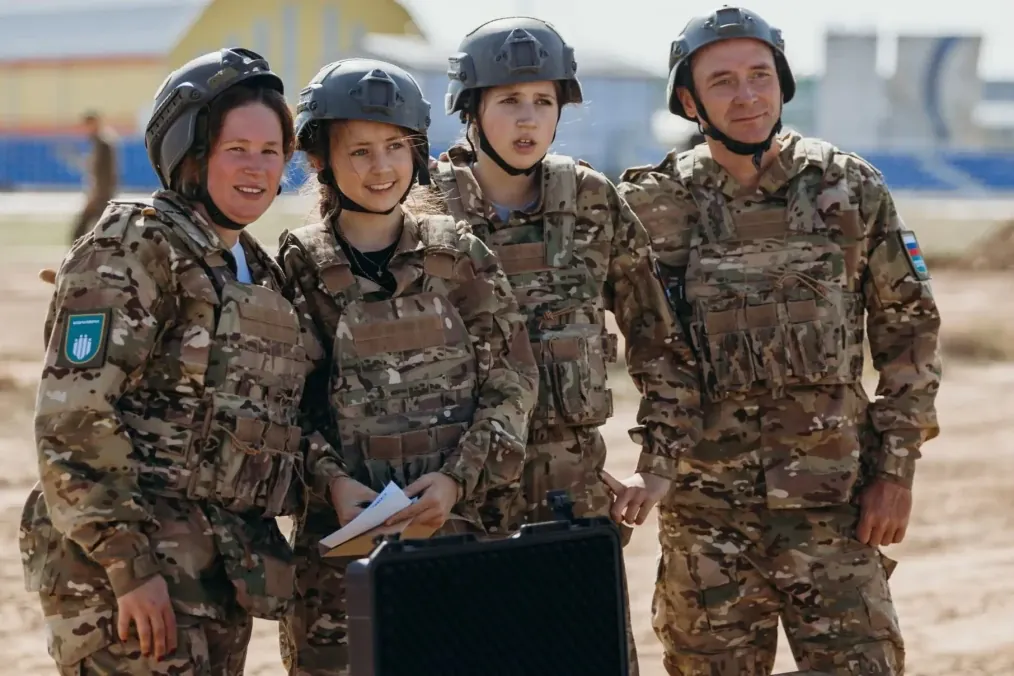 A Russian family takes part in the Kremlin-backed “Family Zarnitsa” military-style competition. (Source: murman.gov.ru) A Russian family takes part in the Kremlin-backed “Family Zarnitsa” military-style competition. (Source: murman.gov.ru)