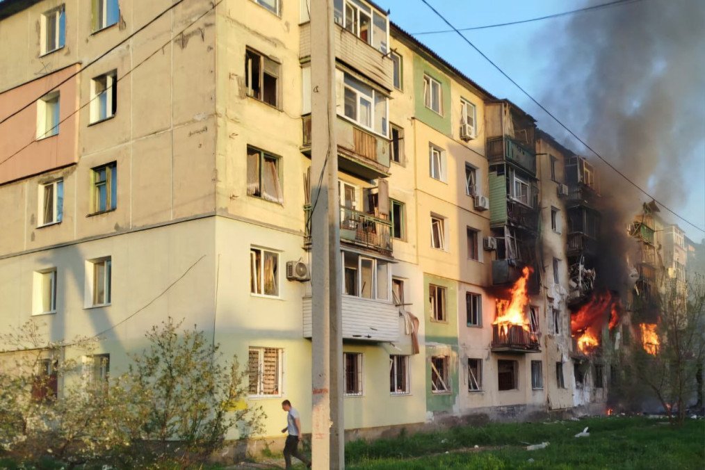Massive Russian Drone Barrage on Dnipropetrovsk Region Kills at Least Three People, Injures 14, Including Children Massive Russian Drone Barrage on Dnipropetrovsk Region Kills at Least Three People, Injures 14, Including Children