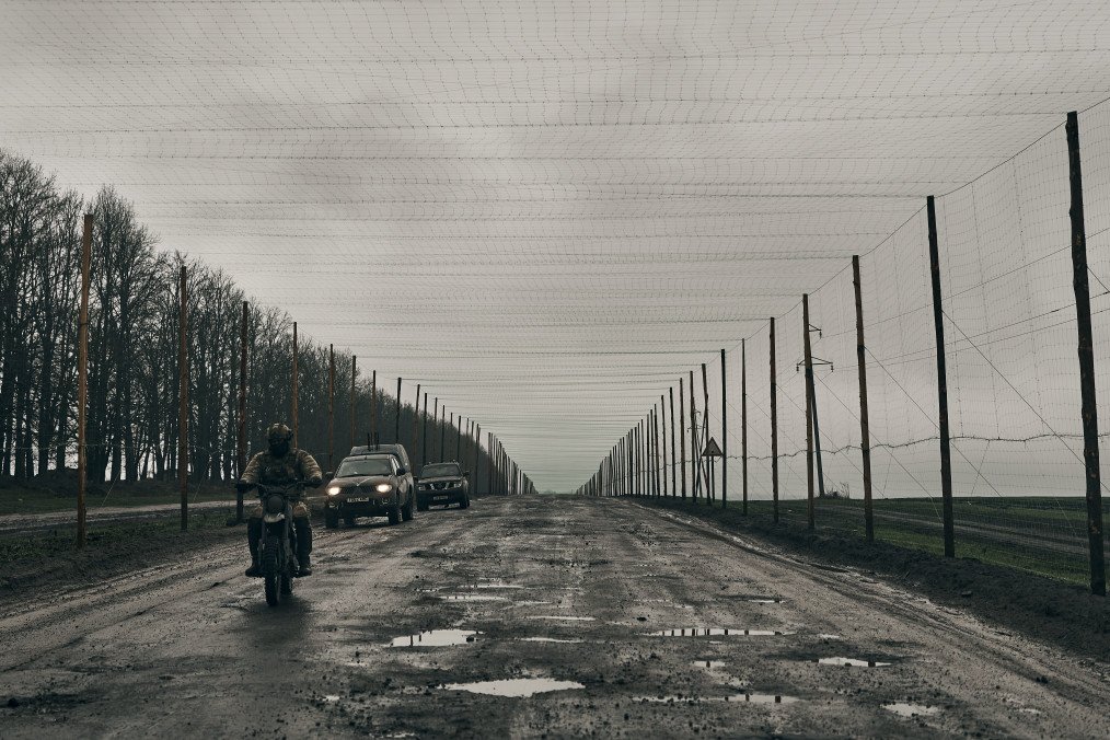 Ukraine to Cover Roads in Sumy Region With Anti-Drone Nets to Thwart Russian Surveillance Ukraine to Cover Roads in Sumy Region With Anti-Drone Nets to Thwart Russian Surveillance