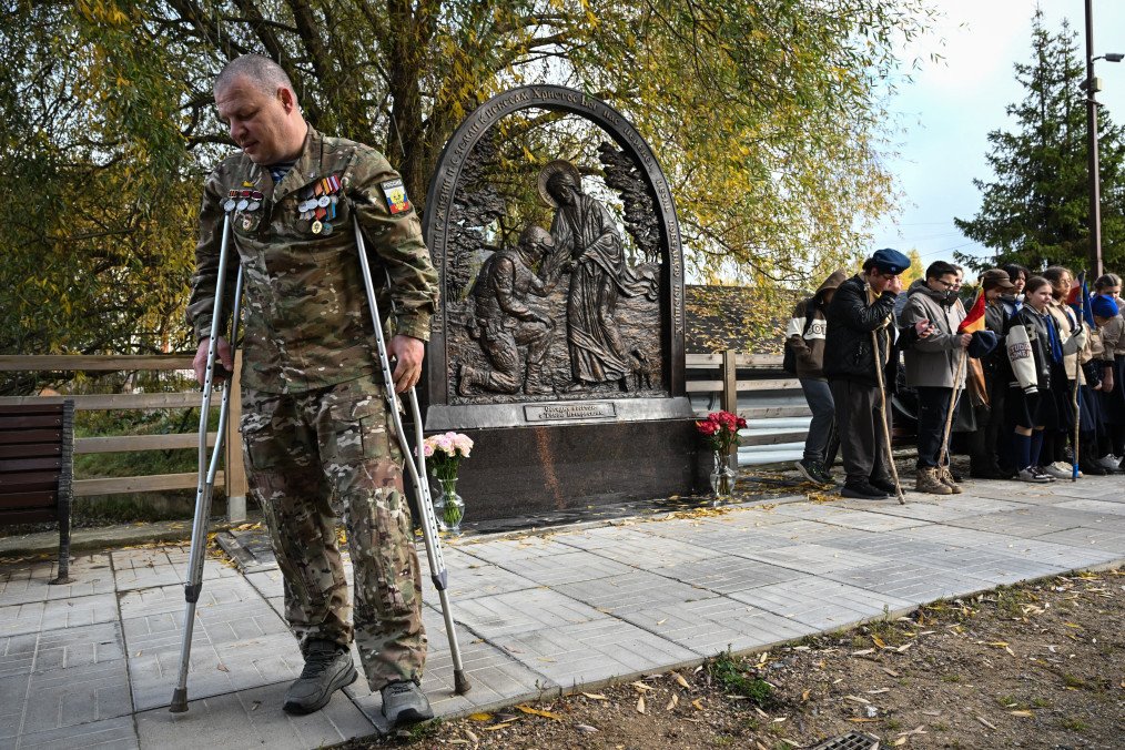 A veteran of the Russian military action in Ukraine attends the dedication ceremony of a monument to fallen soldiers on the territory of St. George's Church in the Moscow region on October 12, 2025. Illustrative photo. (Source: Getty Images)