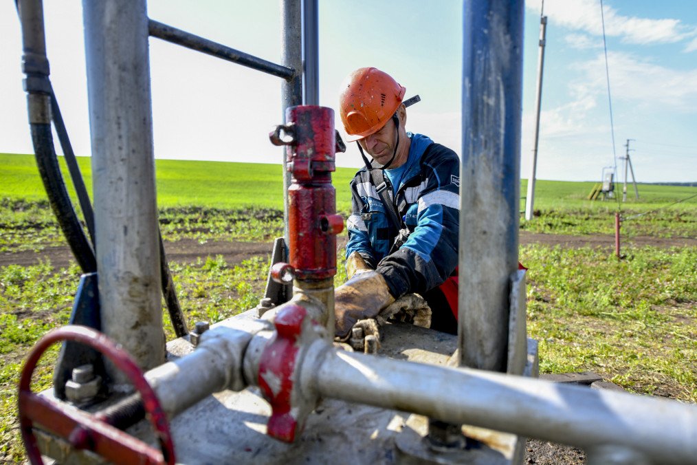 EU Delays Russian Oil Cap Cut Amid Middle East Tensions and Market Volatility EU Delays Russian Oil Cap Cut Amid Middle East Tensions and Market Volatility