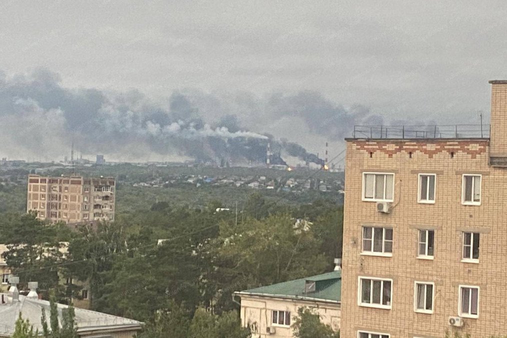 Se reportan diez explosiones tras el ataque con drones a la principal refinería de Rosneft en la región de Samara, Rusia. rusia rusia news rusia noticias bajas rusas petróleo ruso drones fp ucranianos noticias con imágenes