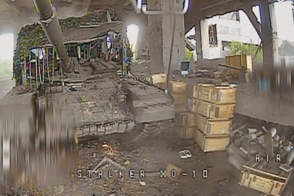 One FPV, Two Targets: Ukrainian Drone Blows Up Russian T-72B3 and Ammo Dump in Single Strike, Video One FPV, Two Targets: Ukrainian Drone Blows Up Russian T-72B3 and Ammo Dump in Single Strike, Video