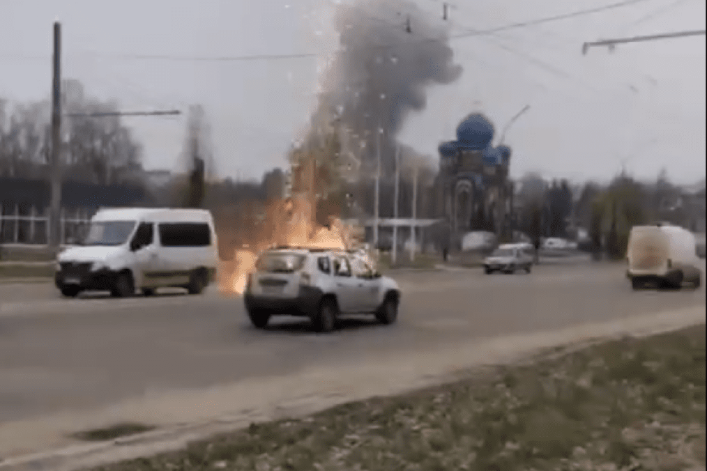 Russian Missile Fragment Possibly Containing Phosporus Charge Hits Street in Sumy, Video