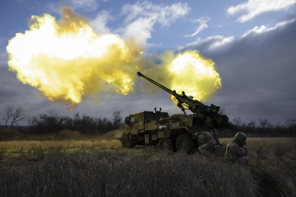 Ukrainian servicemen fire with a CAESAR self-propelled howitzer towards Russian positions in eastern Ukraine on December 28, 2022. (Source: Getty Images)