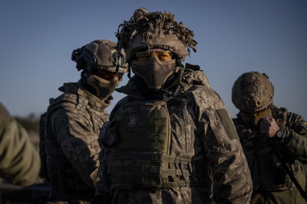 Ukrainian soldiers of the 108th Territorial Defense Brigade train in trench warfare positions in the Zaporizhzhia region. (Source: Getty Images)