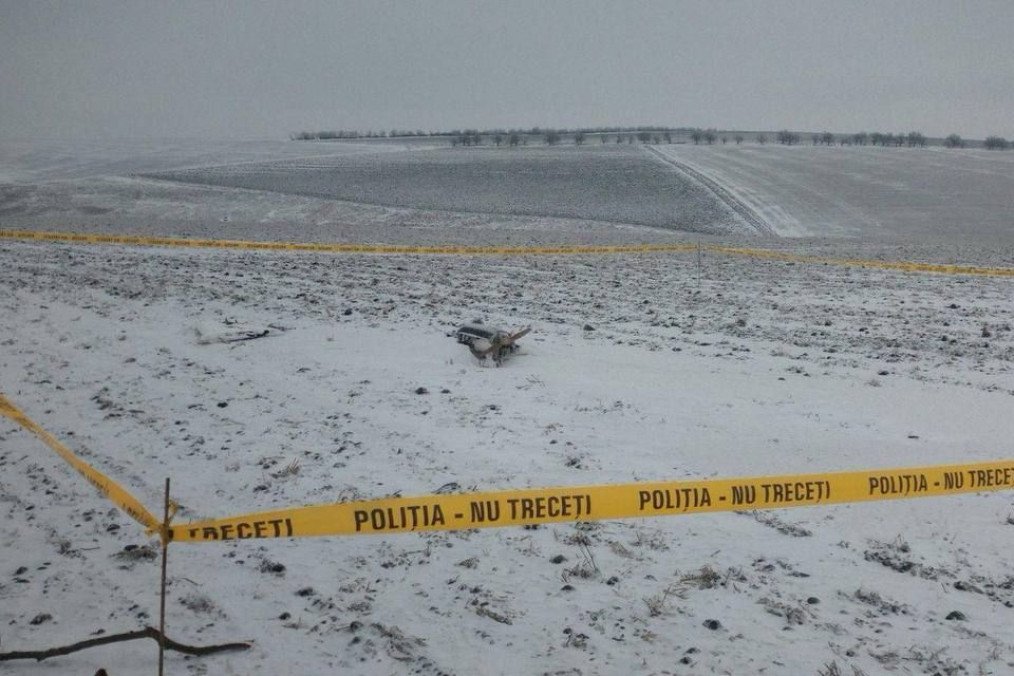 A snow-covered field near the village of Sofia, Drochia district, is cordoned off by Moldovan police after a Russian-made Gerbera drone was discovered on February 6, 2026. (Photo: Poliția Republicii Moldova)