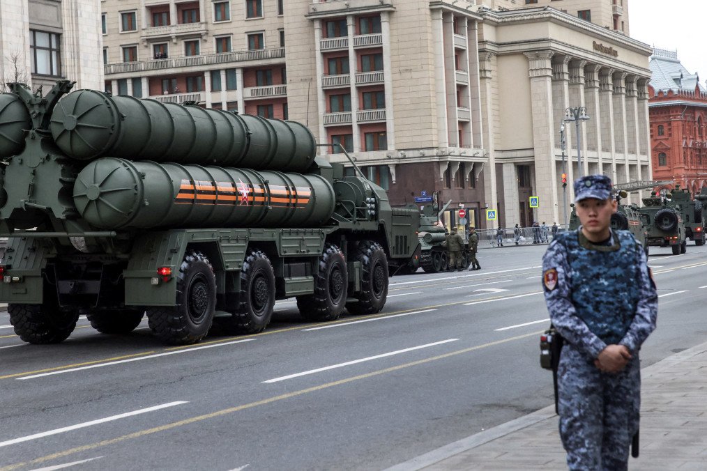 Russian military vehicles prepare for a rehearsal to mark the Victory Day military parade on Tverskaya street next to Red Square, in central Moscow, on April 26, 2024. Illustrative photo. (Source: Getty Images)