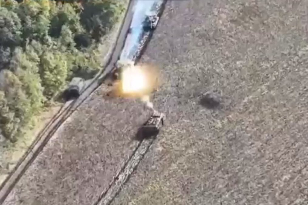 Ukrainian Tank Obliterates Russian Armored Personnel Carrier in a Close-Range Clash, Video