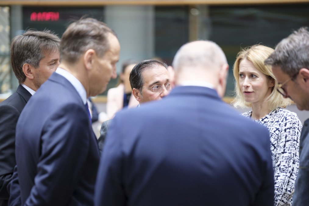 EU Considers Secondary Sanctions Against Countries Helping Russia Bypass Restrictions