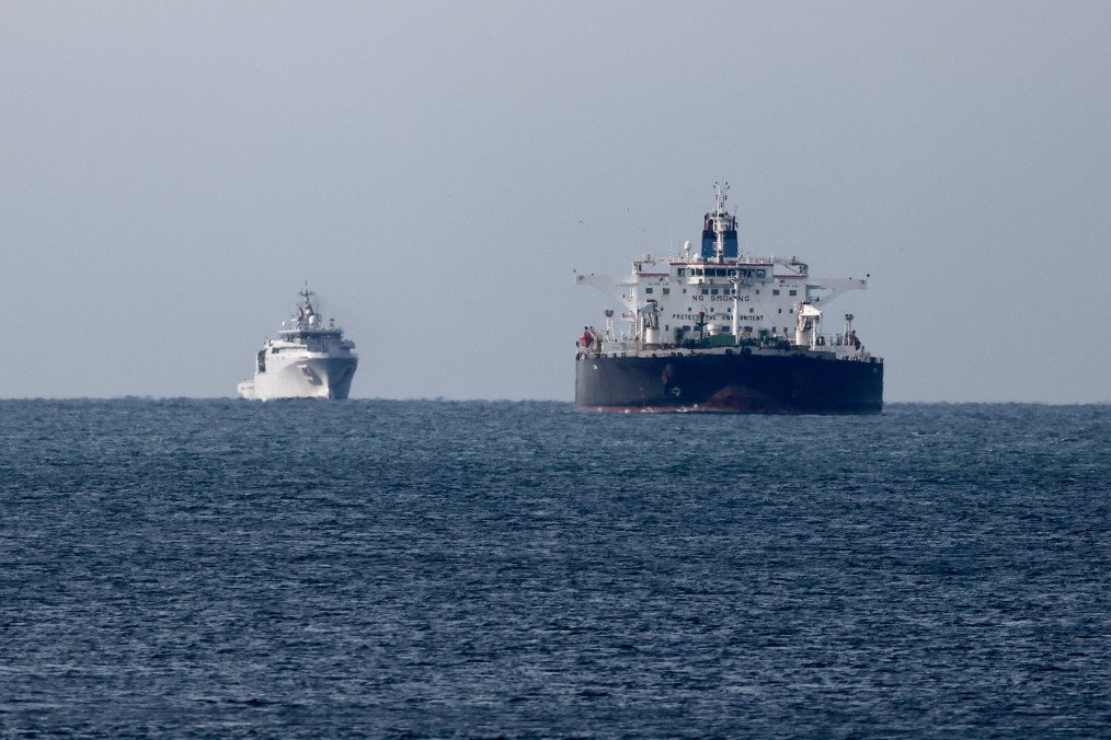 US Refuses to Extend Sanctions Relief for Russian and Iranian Oil The Mozambican-flagged oil tanker “Deyna,” suspected of belonging to the Russian's shadow fleet, is seen outside the coast of Martigues near the port of Marseille-Fos on Mars 23, 2026. Illustrative photo. (Source: Getty Images)