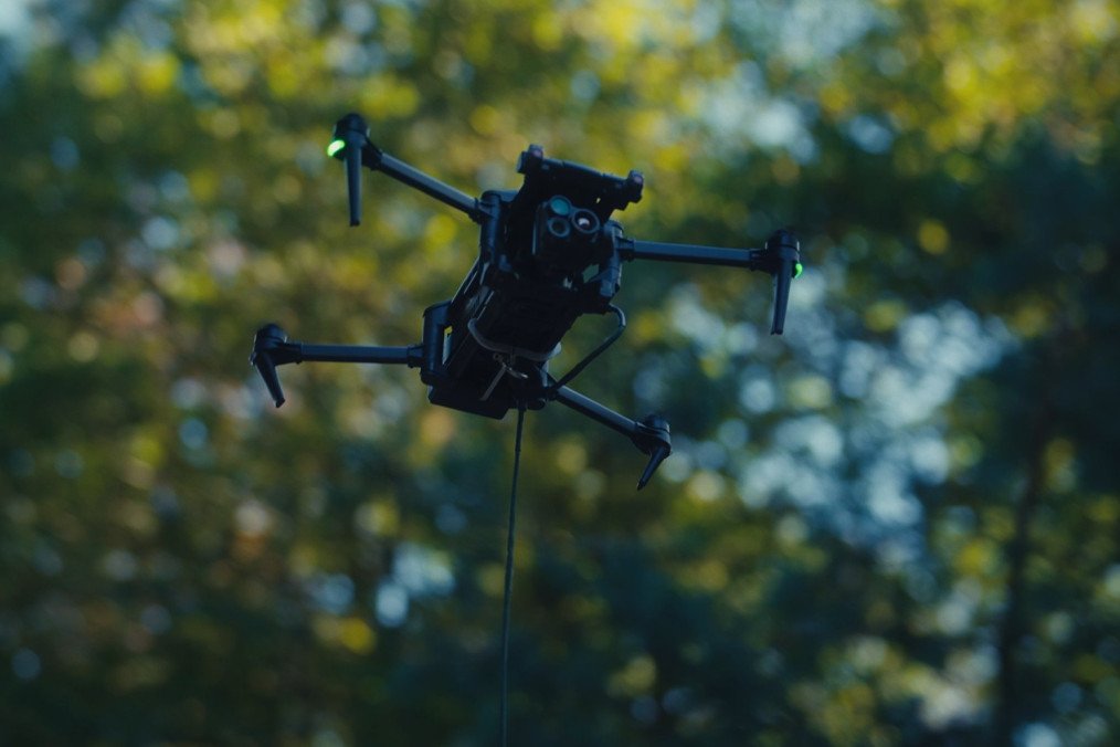French Tethered Power Solution Lets ANAFI UKR Drone Fly for Hours Instead of 38 Minutes ANAFI UKR drone with a power cable. October 2026. (Photo: Elistair)