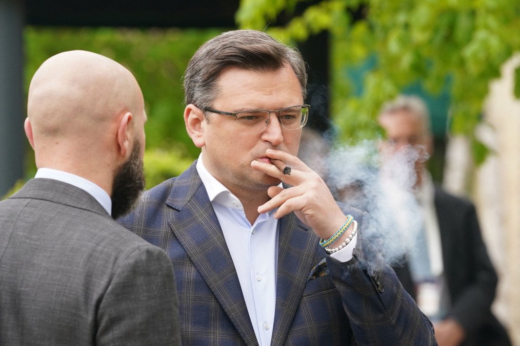 “Cigars on Me”: Former Ukrainian FM Kuleba Invites Rogan to Discuss Ukraine After Recent Criticism