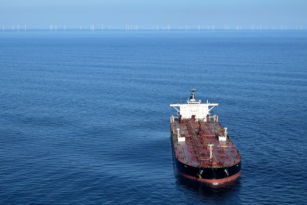 A Russian shadow fleet tanker immobilized off the French coast amid EU and Canadian sanctions. The vessel is suspected of involvement in illicit drone activity over Denmark. (Source: Getty Images)