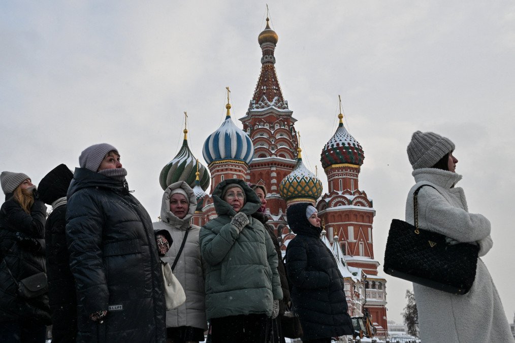 Tourists visit Red Square standing in front of St. Basil's Cathedral during a frosty day in central Moscow on February 2, 2026. Illustrative photo. (Source: Getty Images)