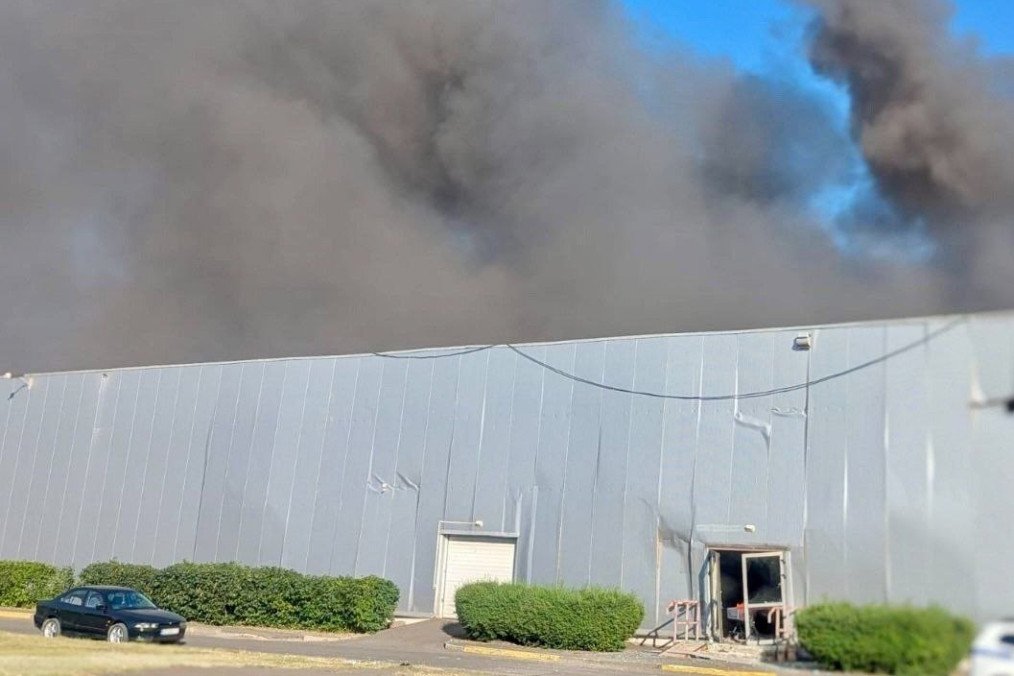 Smoke rises from a shopping complex in Kryvyi Rih following a Russian drone strike on August 21, 2026. (Source: Dnipropetrovsk Regional Military Administration)