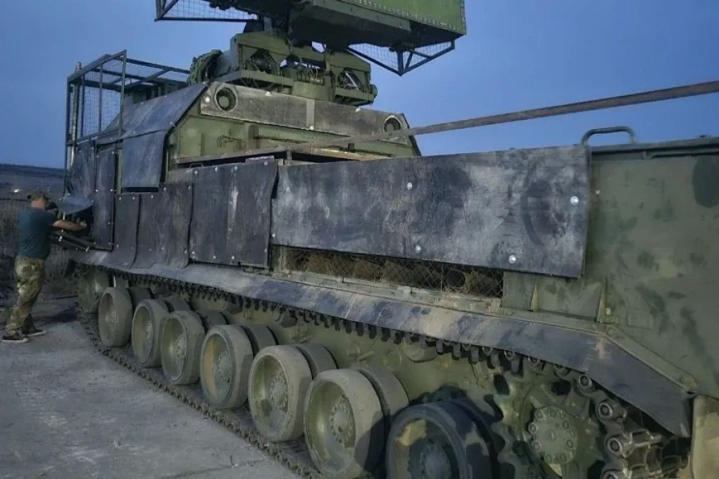 Ukrainian Drones Force Russia to Reinforce Their $24M “Zoopark-1” Radars With Scrap Defenses