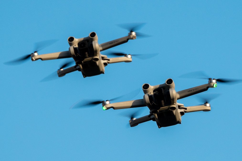 DJI drones fly above the ground on November 8, 2025 in Glastonbury, England. Illustrative photo. (Source: Getty Images)