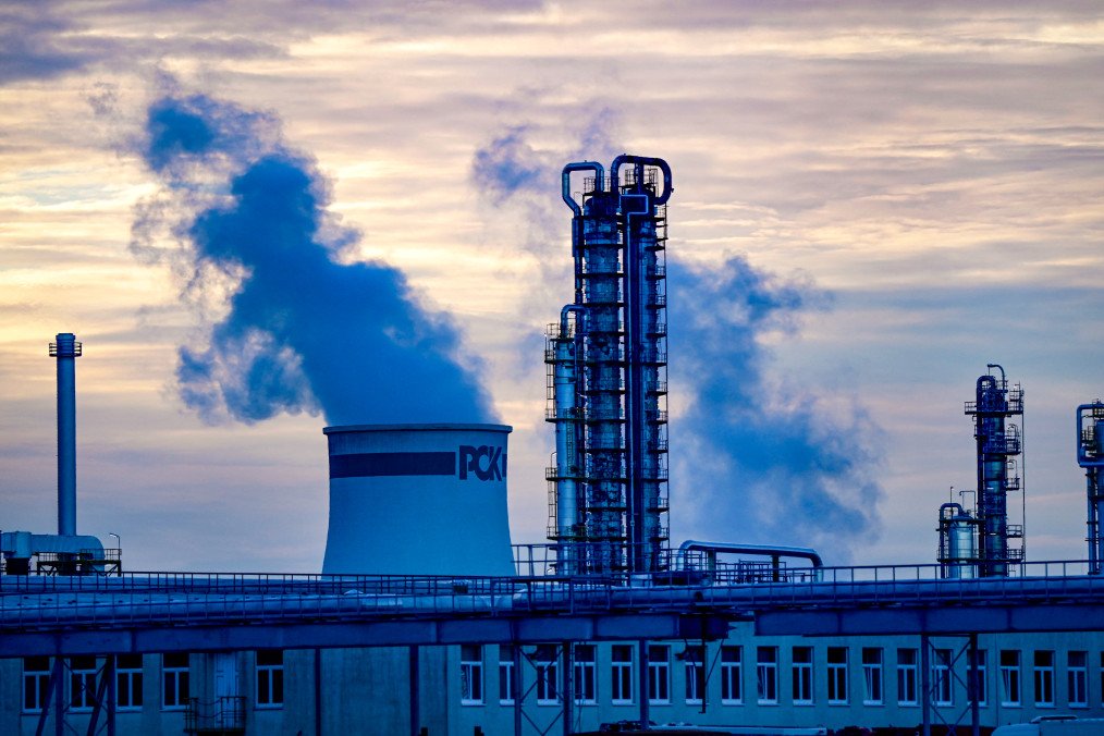 Facilities of the PCK Schwedt refinery in Schwedt, northeastern Germany, are seen at the company's plant on April 30, 2026, one day before Russia will halt the pipeline flow of Kazakh oil to Germany. Illustrative photo. (Source: Getty Images)