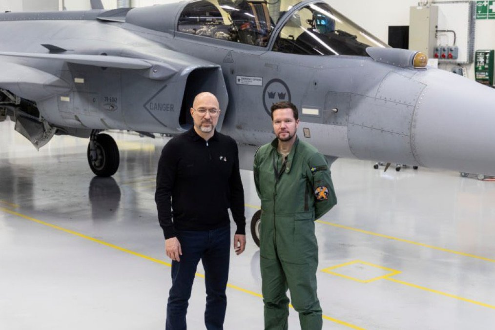 Ukrainian Defense Minister Denys Shmyhal stands beside a Swedish JAS 39 Gripen fighter jet. (Source: Denys Shmyhal )