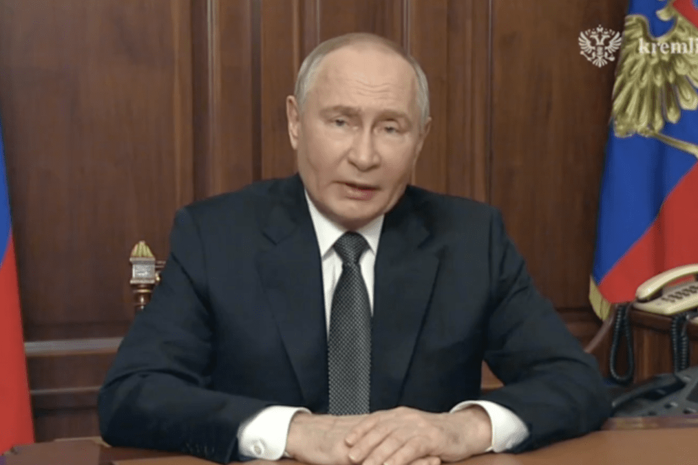 Putin Claims Right to Strike Countries Allowing Use of Weapons Against Russia