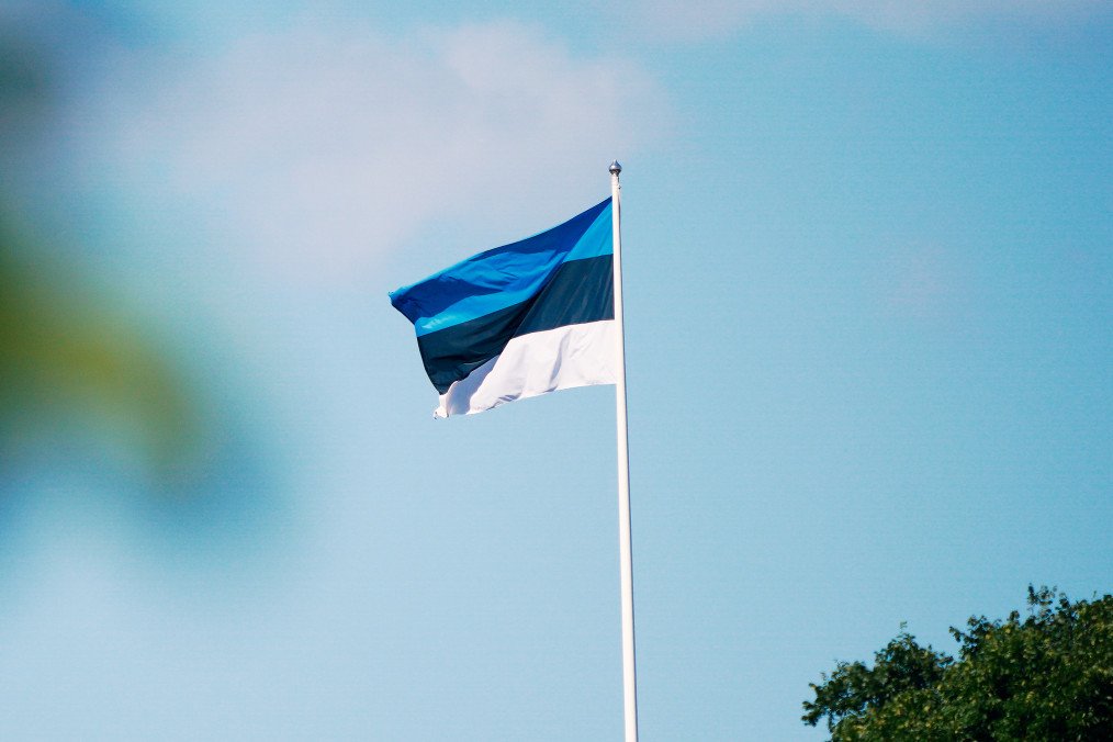 An Estonian flag is seen flying at the Narva Castle in Narva, Estonia on 24 July, 2024. (Photo: Getty Images)