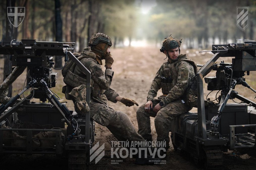 Ukrainian soldiers of the 3rd Assault Corps operate Droid TW 12.7 reconnaissance and strike ground robotic systems, equipped with machine guns. (Source: 3rd Assault Corps)