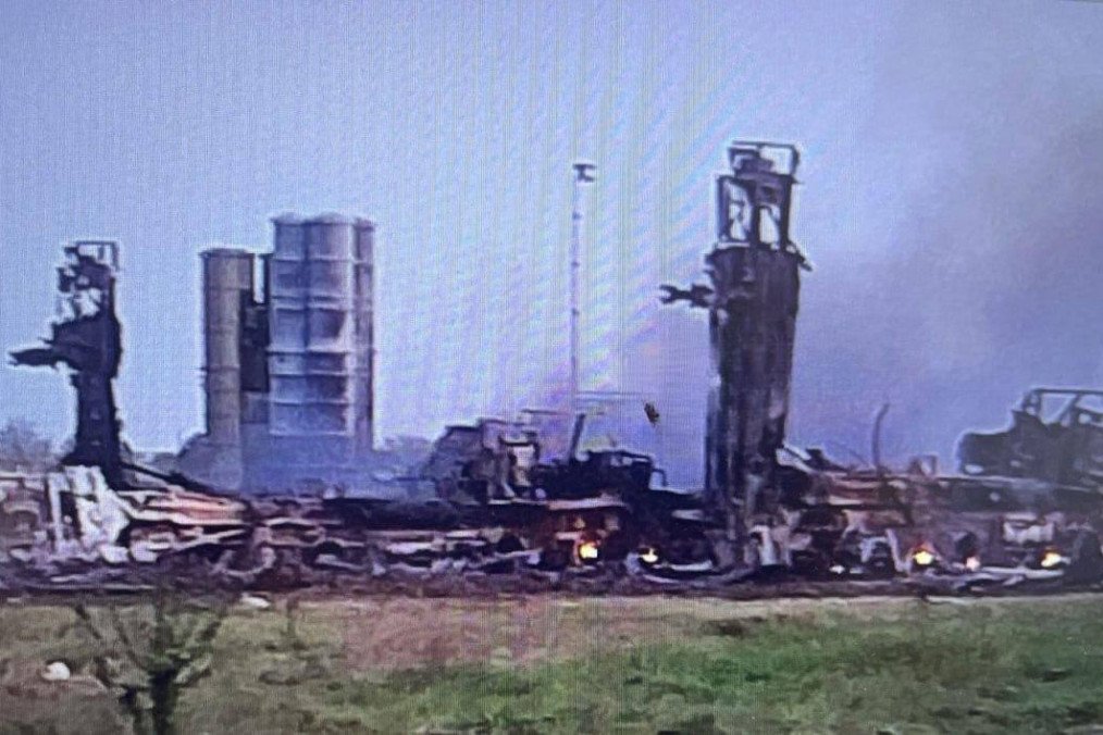 Illustrative image. Destroyed Russian S-400 air defense system in Crimea at the Dzhankoy airbase, c. 2024