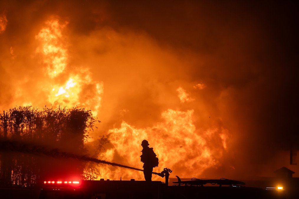 Ukraine Prepares to Send 150 Firefighters to Help US Combat California Wildfires