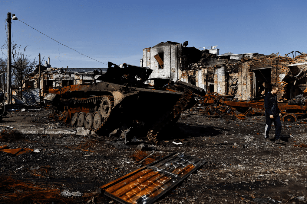 vehículo militar ruso destruido Ucrania Trostianets Sumy guerra Rusia Ucrania combates daños ejército ruso bajas frente imagen Reuters