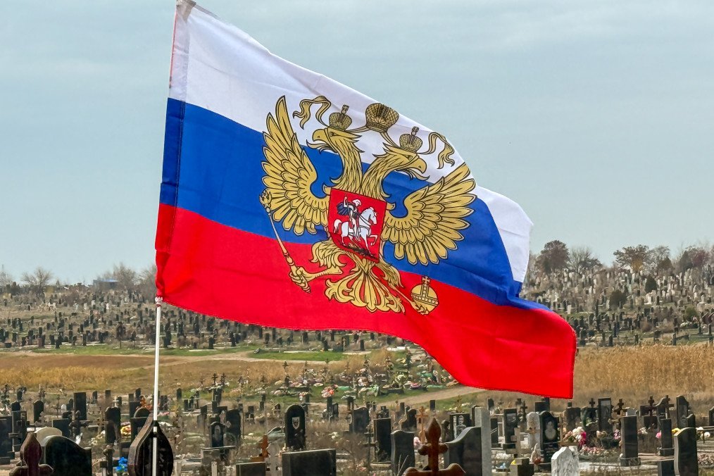 Russian flag waving over an orthodox cemetery. (Source: Getty Images)