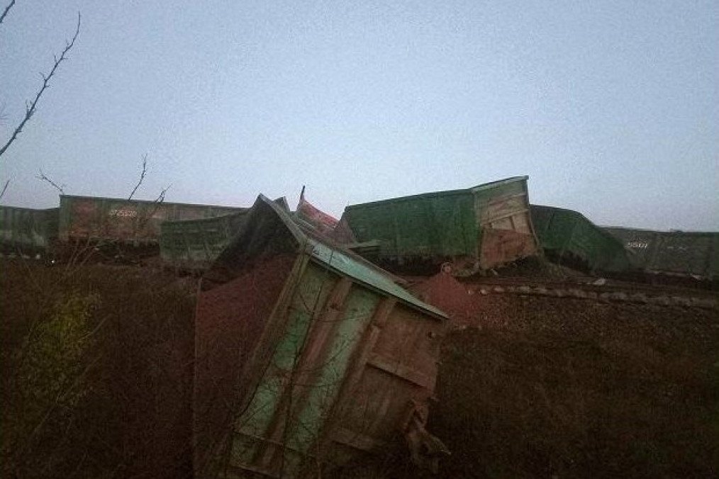 Ukrainian Partisans Destroy Russian Military Train in Occupied Zaporizhzhia Region Resistance movement targeted Russian military train in Zaporizhzhia region, Ukraine on October 26, 2025. (Source: HUR)