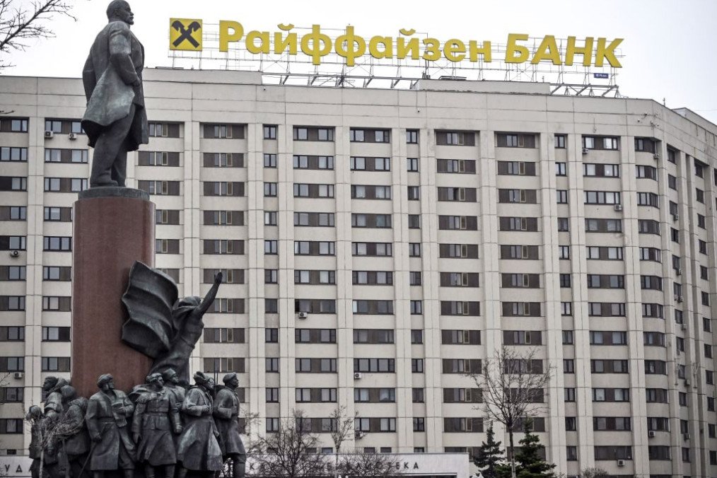 Raiffeisen Bank Could Reclaim $2.3 Billion if EU Approves Unfreezing Russian Oligarch Funds