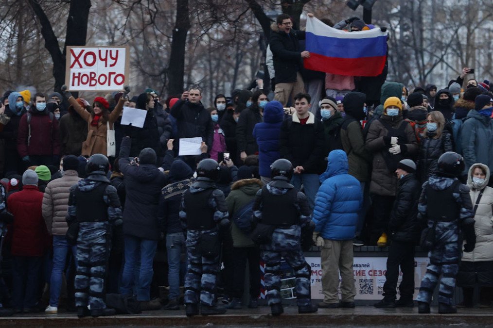 Police officers stand guard as they intervene protesters during a protest demanding the release of Russian opposition leader Alexei Navalny in Moscow, Russia on January 23, 2021. (Source: Getty Images) Police officers stand guard as they intervene protesters during a protest demanding the release of Russian opposition leader Alexei Navalny in Moscow, Russia on January 23, 2021. (Source: Getty Images)