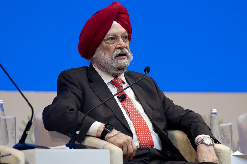 India Ready to Replace Russian Oil Amid US Sanctions Threat, Says Oil Minister Puri India Ready to Replace Russian Oil Amid US Sanctions Threat, Says Oil Minister Puri