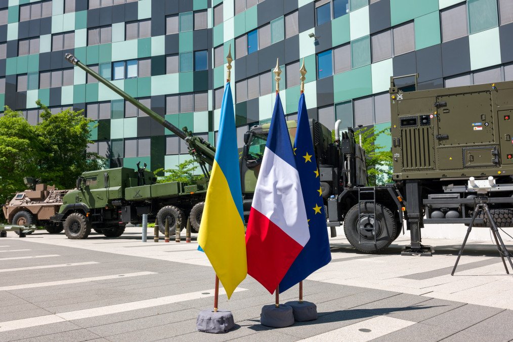 France Falls Short of €3 Billion Military Aid Target for Ukraine Due to Budget Deficit