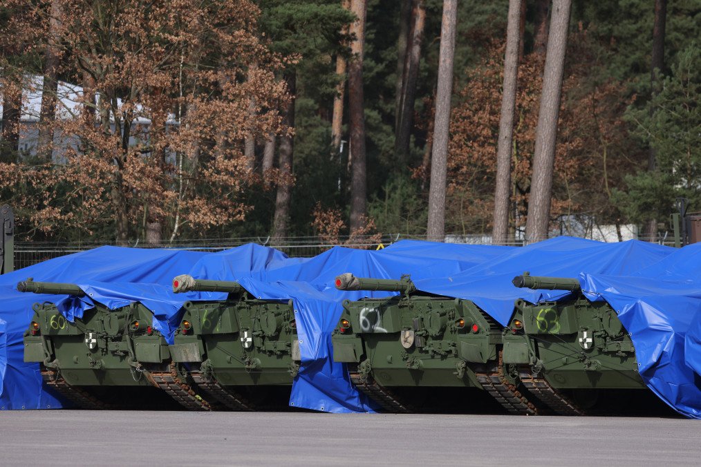 Germany Sends New Military Aid Package to Ukraine, Including Leopard Tanks