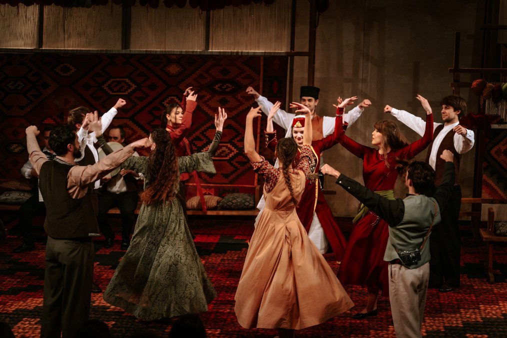 Actors perform in “There Is Land Beyond Perekop,” a stage adaptation of Anastasiia Levkova’s novel. (Source: Kateryna Tunik) Actors perform in “There Is Land Beyond Perekop,” a stage adaptation of Anastasiia Levkova’s novel. (Source: Kateryna Tunik)