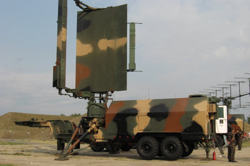 Radar tridimensional ST-68U, conocido por la OTAN como Tin Shield, operado por la Fuerza Aérea húngara.