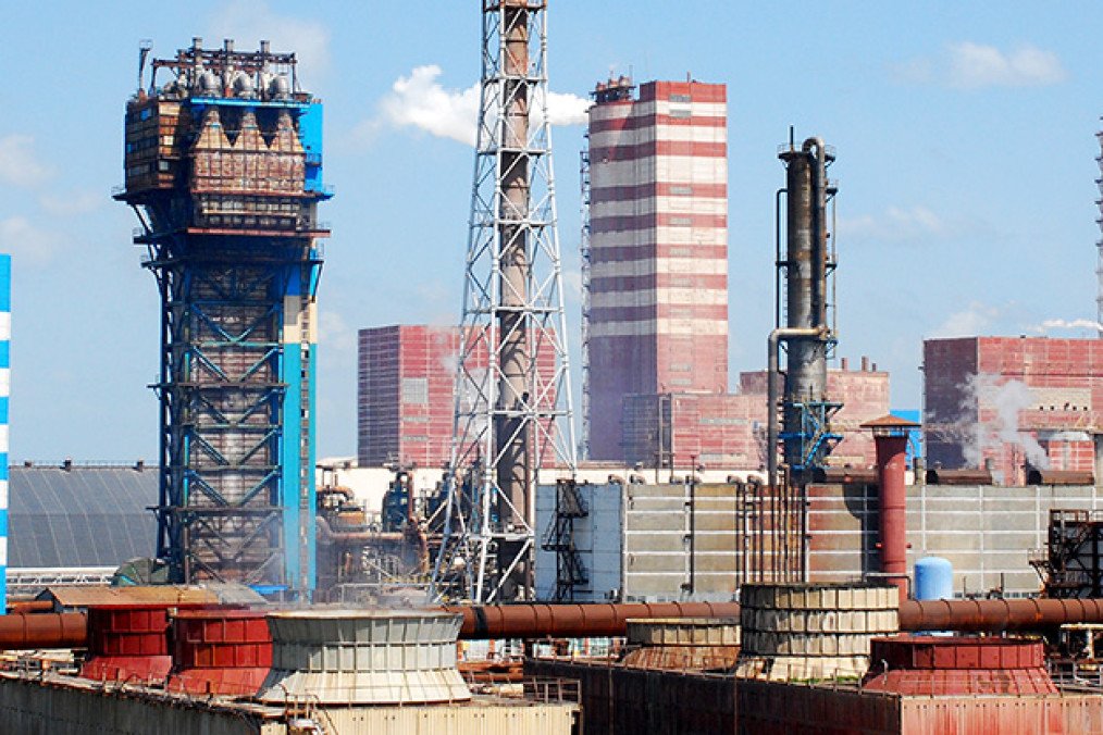 A daytime view of the massive “Minudobreniya” chemical enterprise in the Voronezh region. (Source: Getty Images)