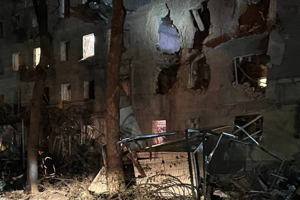 Russian Air Strike Hits Sumy Apartment Building Killing Four and Wounding Over 10 Civilians A residential building damaged by a guided aerial bomb attack on Sumy. (Source: Kordon Media)