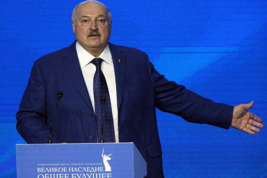 Lukashenko Urges "Military Mobilization" to Shield Belarus Economy From Global Crisis Lukashenko Urges "Military Mobilization" to Shield Belarus Economy From Global Crisis