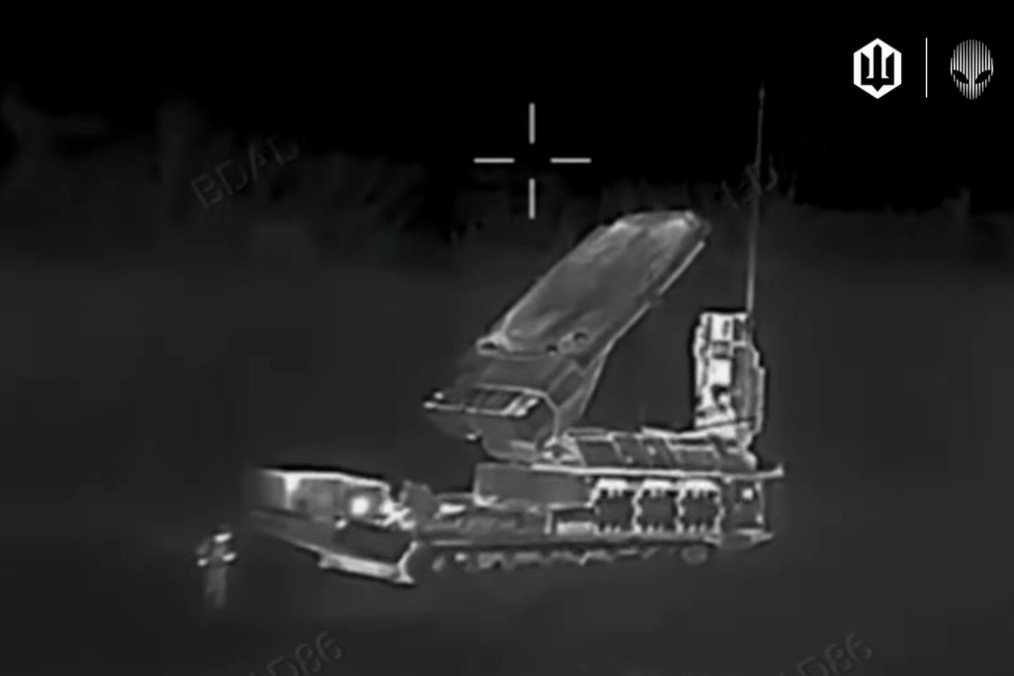 Thermal view of the Russian 9S32M1 radar vehicle from the S-300V system moments before impact. (Source: Commander of Ukraine’s Unmanned Systems Forces)