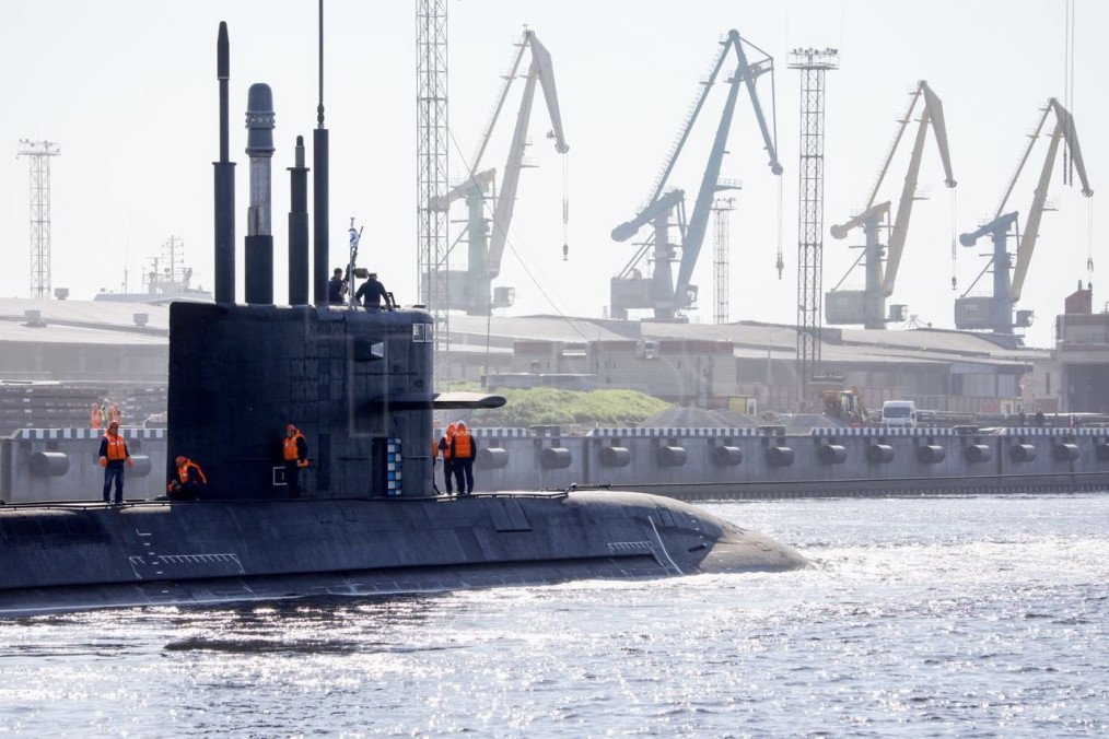 Lada-class diesel-electric submarine B-587 Velikiye Luki is sailing from St. Petersburg, 2024.