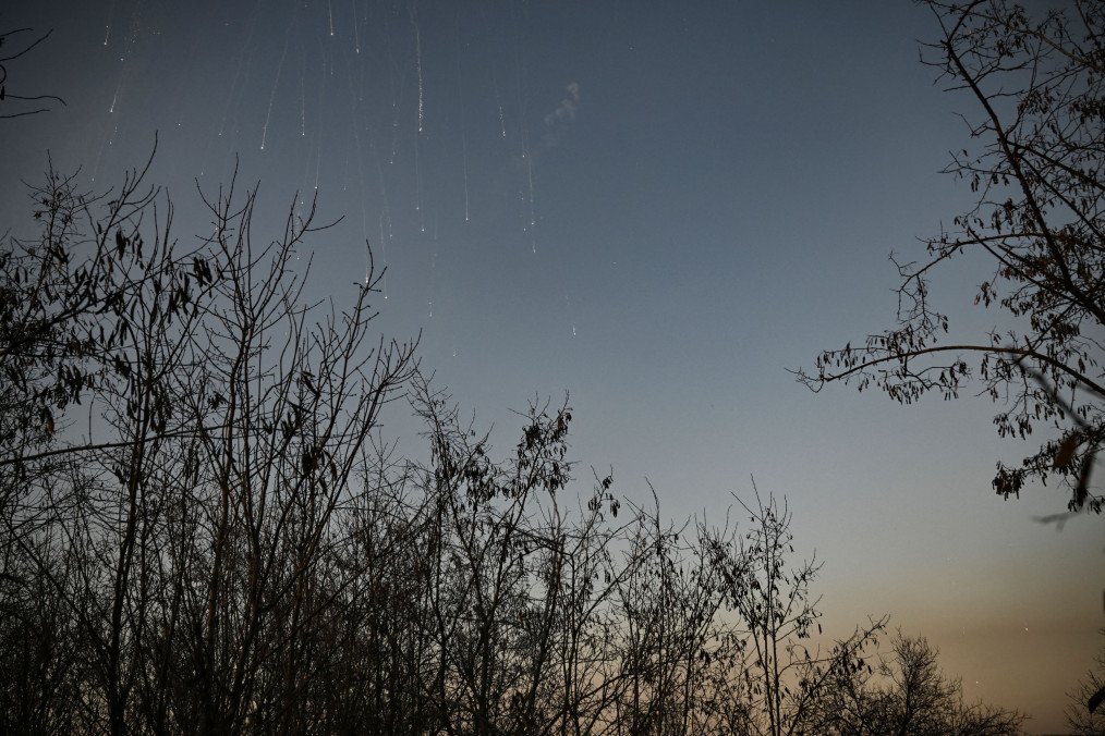 Pentagon Pushes for White Phosphorus Shells for Ukraine, White House Resists