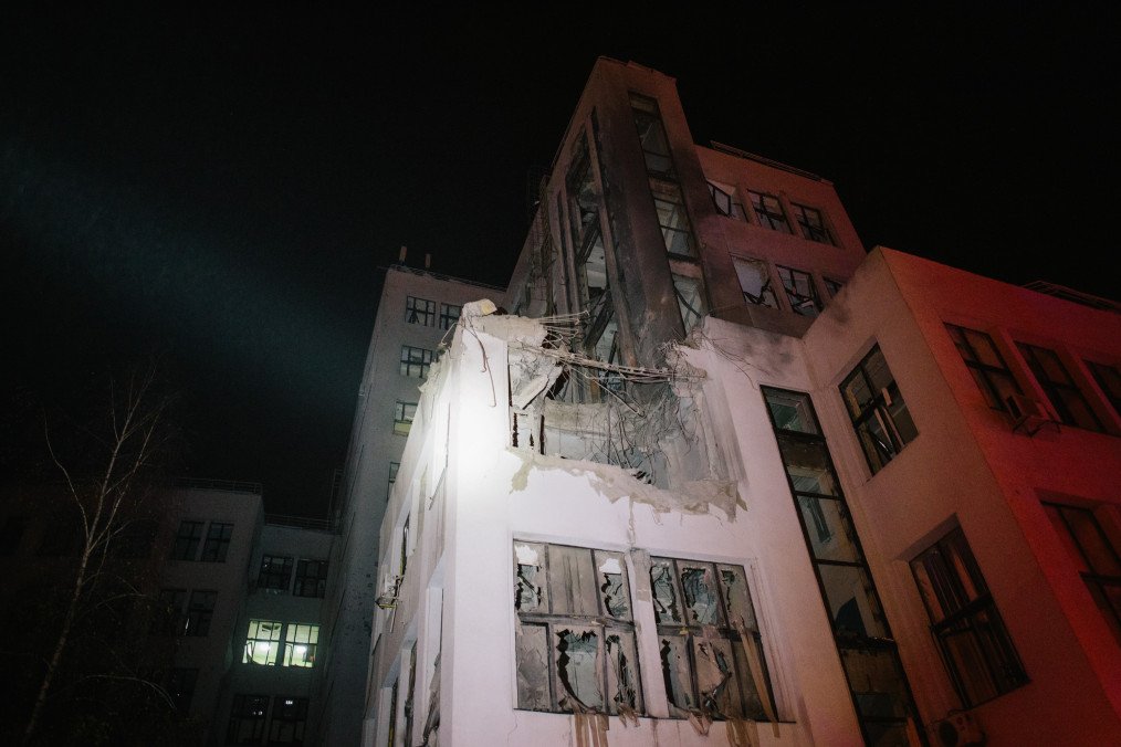 Russian Airstrike Hits Downtown Kharkiv, Damaging Historic Derzhprom Building and Injuring at Least 6 People